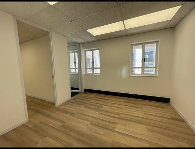377M² OFFICE TO LET IN BRYANSTON